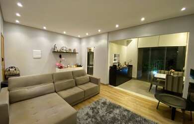 Imagem: O apartamento possui 2 Dormitórios, 2 Banheiros, 2 Vagas na