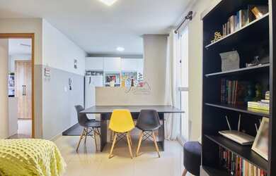 Imagem: O apartamento possui 2 Dormitórios, 1 Banheiro, 1 Vaga na garagem