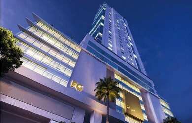 Imagem: O apartamento possui 4 Dormitórios, 5 Banheiros, 3 Vagas na