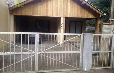 Imagem: A casa possui 4 Dormitórios, 3 Banheiros, 3 Vagas na garagem