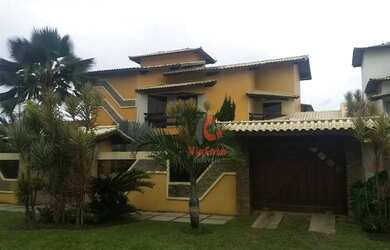 Imagem: A casa possui 4 Dormitórios, 2 Banheiros, 4 Vagas na garagem