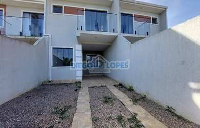 Imagem: A casa possui 2 Dormitórios, 3 Banheiros, 1 Vaga na garagem