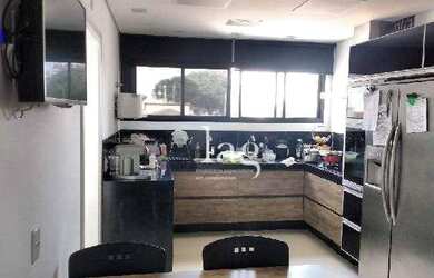 Imagem: O apartamento possui 4 Dormitórios, 2 Banheiros, 3 Vagas na