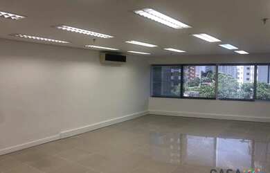 Imagem: O depósito possui 3 Vagas na garagem, 82m² de Área e está