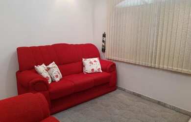 Imagem: A casa possui 2 Dormitórios, 1 Banheiro, 2 Vagas na garagem