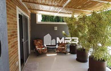 Imagem: A casa em condomínio possui 5 Dormitórios, 5 Banheiros, 2