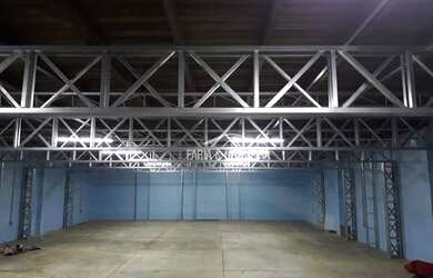 Imagem: O depósito possui 5 Vagas na garagem, 495m² de Área e está