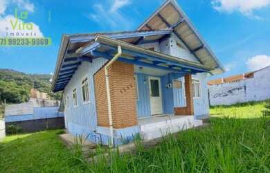 Imagem: A casa possui 4 Dormitórios, 2 Banheiros, 5 Vagas na garagem