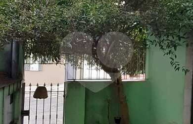 Imagem: A casa possui 4 Dormitórios, 2 Banheiros, 1 Vaga na garagem