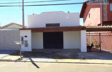 Imagem: O depósito possui 5 Vagas na garagem, 112m² de Área e está