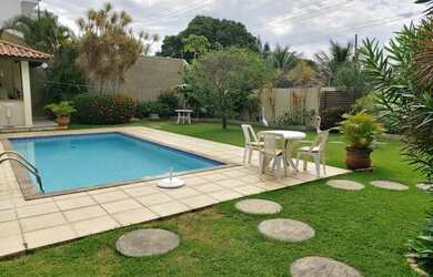 Imagem: A casa possui 5 Dormitórios, 4 Banheiros, 4 Vagas na garagem