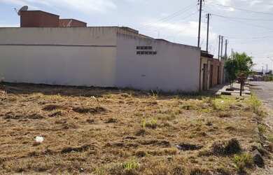Imagem 3: Terreno para venda tem 300 metros quadrados em Residencial Santa Fé I...