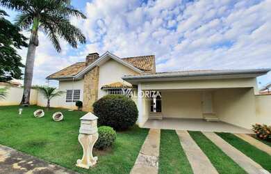 Imagem: A casa em condomínio possui 4 Dormitórios, 5 Banheiros, 4