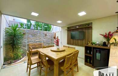 Imagem: A casa em condomínio possui 3 Dormitórios, 3 Banheiros, 2