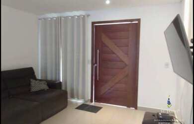 Imagem: A casa possui 3 Dormitórios, 5 Banheiros, 2 Vagas na garagem