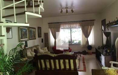 Imagem: A casa possui 3 Dormitórios, 3 Banheiros, 2 Vagas na garagem