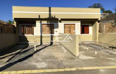 Imagem: A casa possui 2 Dormitórios, 1 Banheiro, 2 Vagas na garagem