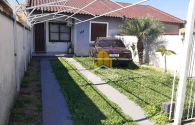 Imagem: A casa possui 2 Dormitórios, 1 Banheiro, 2 Vagas na garagem