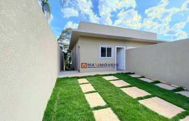 Imagem: A casa possui 3 Dormitórios, 2 Banheiros, 2 Vagas na garagem