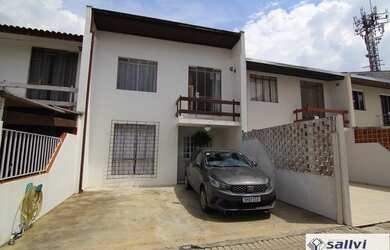 Imagem: A casa possui 3 Dormitórios, 2 Banheiros, 2 Vagas na garagem