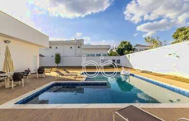 Imagem: A casa em condomínio possui 5 Dormitórios, 5 Banheiros, 5