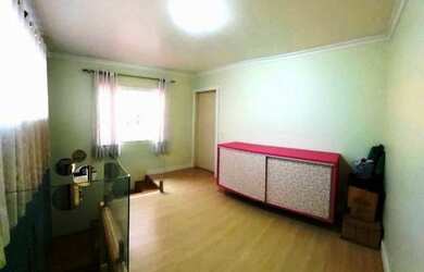 Imagem: A casa possui 4 Dormitórios, 3 Banheiros, 2 Vagas na garagem