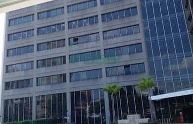 Imagem: O depósito para alugar possui 2 Vagas na garagem e 526m² de