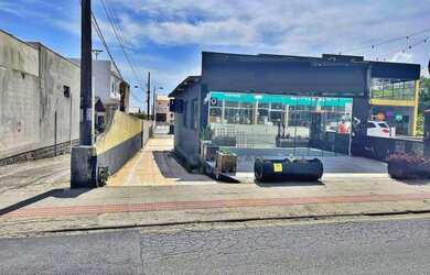 Imagem: O depósito possui 5 Vagas na garagem e 300m² de Área e está