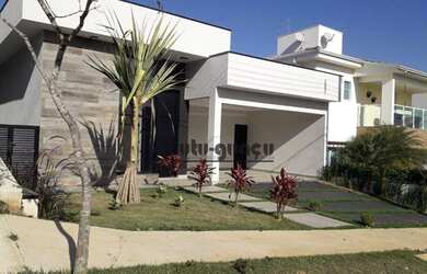 Imagem: A casa em condomínio à venda possui 3 Dormitórios, 3 Banheiros