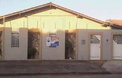 Imagem: A casa possui 5 Dormitórios, 5 Banheiros, 5 Vagas na garagem