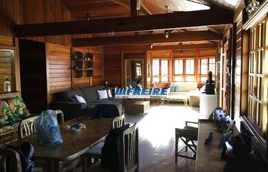 Imagem: A casa em condomínio possui 3 Dormitórios, 2 Banheiros, 540m²