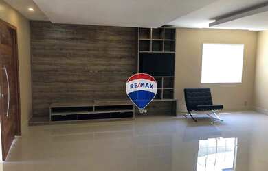 Imagem: A casa em condomínio possui 5 Dormitórios, 5 Banheiros, 295m²