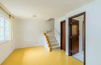 Imagem: A casa possui 3 Dormitórios, 2 Banheiros, 2 Vagas na garagem