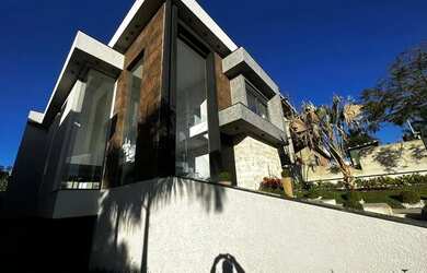 Imagem: A casa em condomínio possui 4 Dormitórios, 5 Banheiros, 5