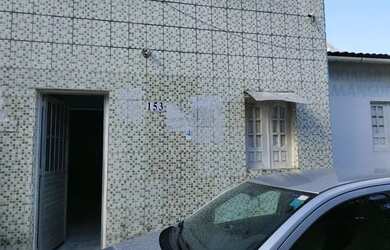 Imagem: A casa possui 4 Dormitórios, 2 Banheiros, 150m² de Área e