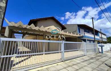 Imagem: A casa possui 3 Dormitórios, 2 Banheiros, 1 Vaga na garagem