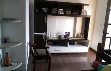 Imagem: A casa possui 3 Dormitórios, 2 Banheiros, 4 Vagas na garagem