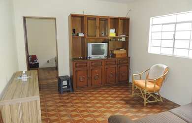 Imagem: A casa possui 1 Dormitório, 1 Banheiro, 50-0m² de Área e