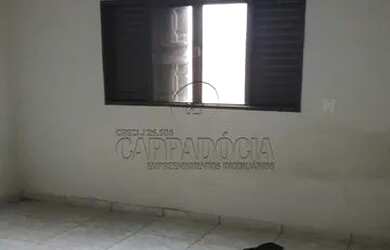 Imagem: A casa possui 1 Dormitório, 1 Banheiro, 2 Vagas na garagem