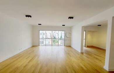 Imagem: O apartamento possui 4 Dormitórios, 5 Banheiros, 2 Vagas na