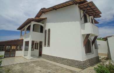 Imagem: A casa possui 5 Dormitórios, 3 Banheiros, 5 Vagas na garagem