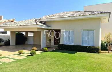 Imagem: A casa em condomínio possui 4 Dormitórios, 2 Banheiros, 4