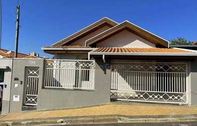 Imagem: A casa possui 2 Dormitórios, 3 Banheiros, 2 Vagas na garagem