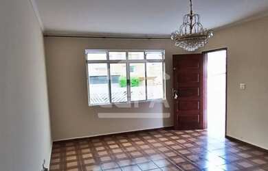 Imagem: A casa possui 3 Dormitórios, 3 Banheiros, 4 Vagas na garagem