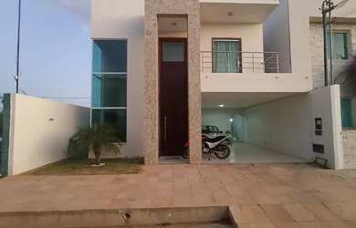 Imagem: A casa em condomínio possui 4 Dormitórios, 5 Banheiros, 2