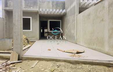 Imagem: A casa possui 3 Dormitórios, 2 Banheiros, 2 Vagas na garagem