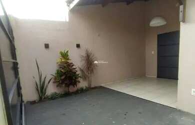 Imagem: A casa possui 3 Dormitórios, 1 Banheiro, 1 Vaga na garagem