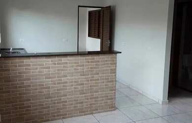 Imagem: A casa e possui 2 Dormitórios, Suítes, 1 Banheiro, 1 Vaga