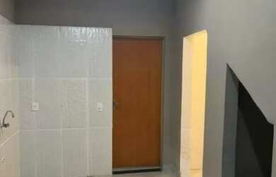 Imagem: A casa possui 2 Dormitórios, 1 Banheiro, 1 Vaga na garagem