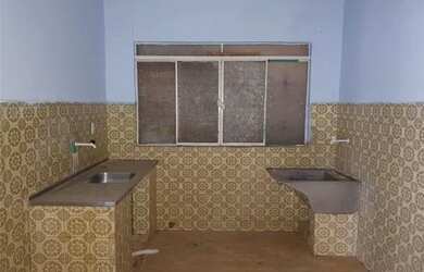 Imagem: A casa possui 3 Dormitórios, 2 Banheiros, 1 Vaga na garagem